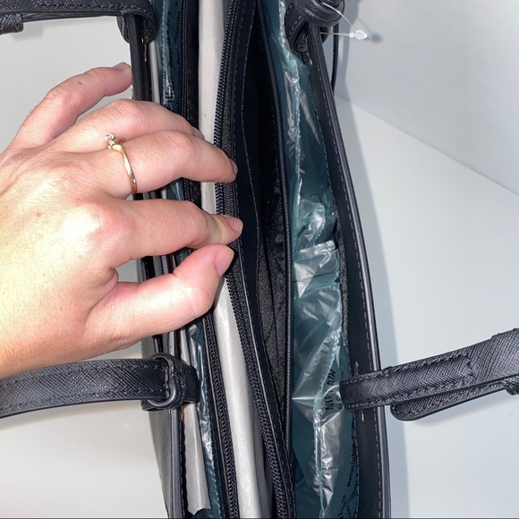 Michael Kors Walsh Carryall Tote Purse Bag - Picture 8 of 14